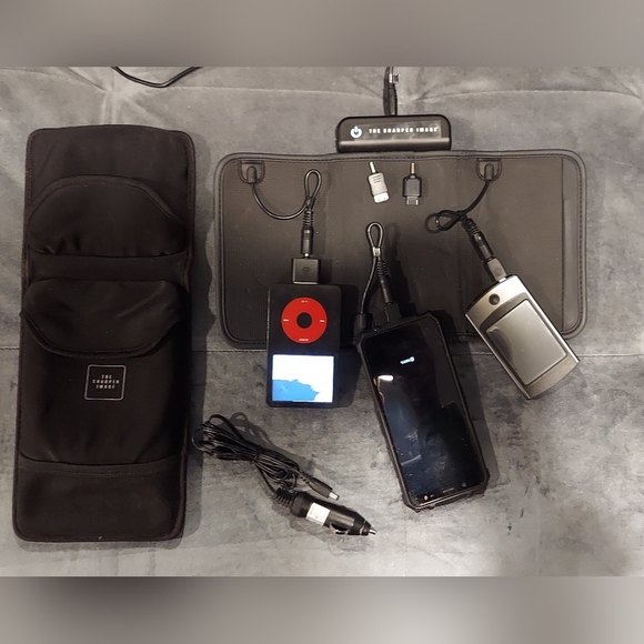 SHARPER IMAGE PORTABLE CHARGING VALLET CHARGE 3 DEVICES 5 DIFFERENT POWER TIPS - Picture 6 of 10